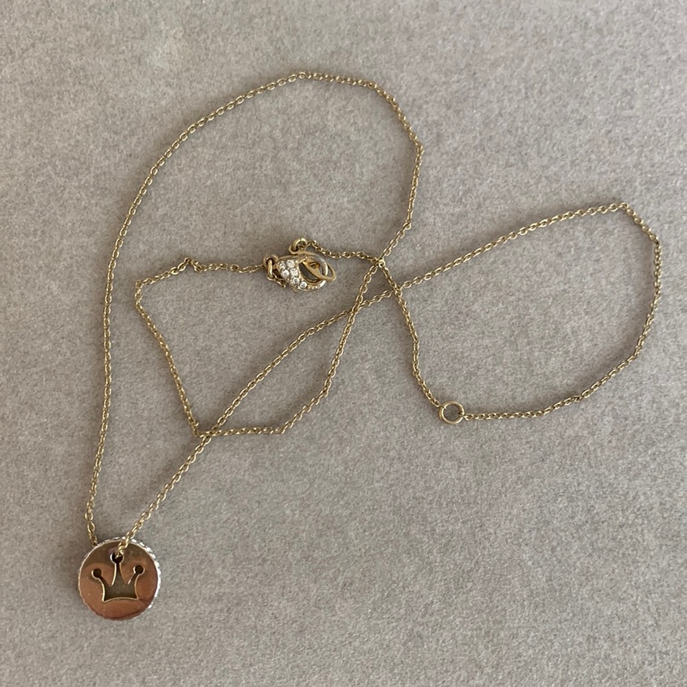 Like new juicy couture crown necklace